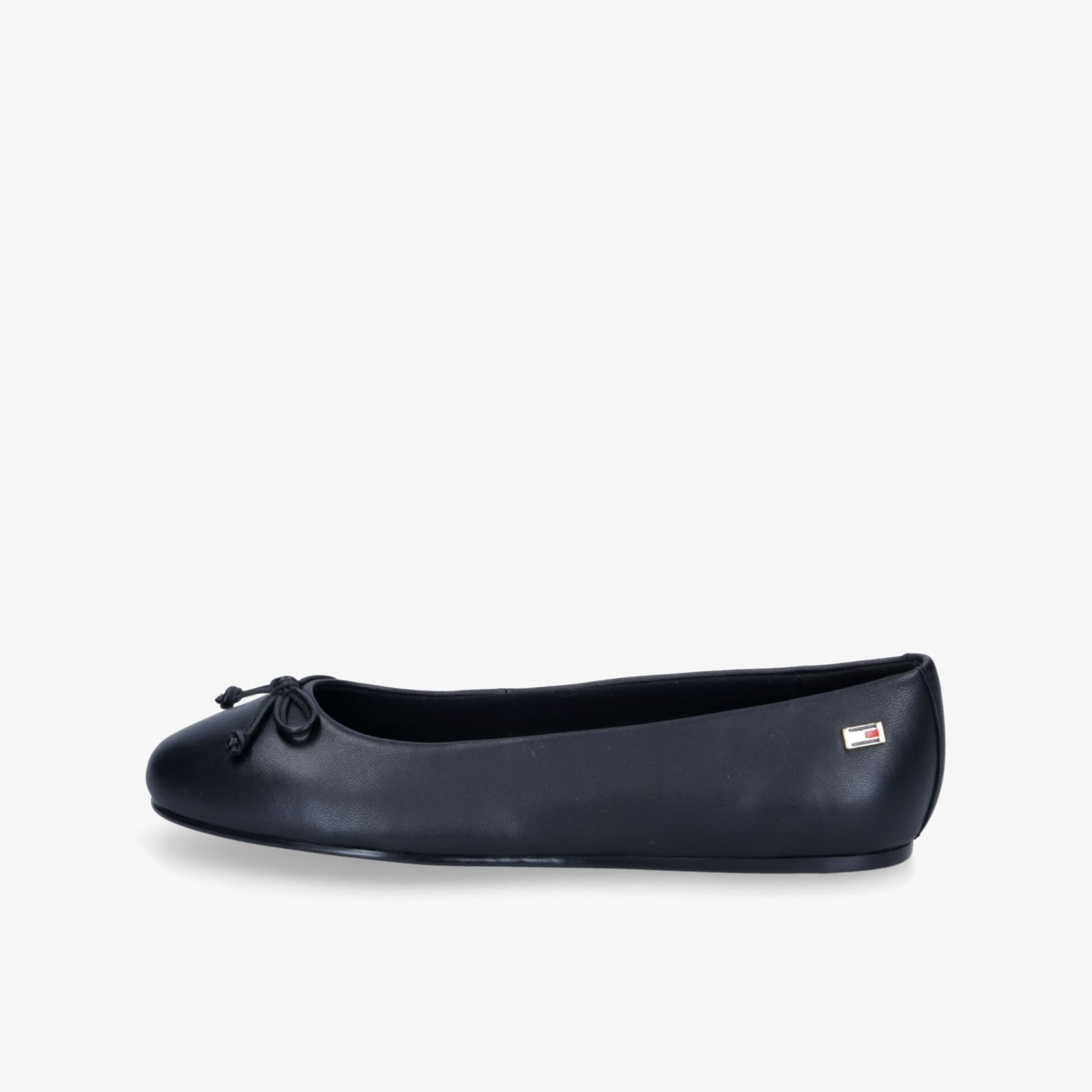 Eleganter schwarzer Ballerina mit weichem Material, leichter Komfort und schlichter, vielseitiger Stil