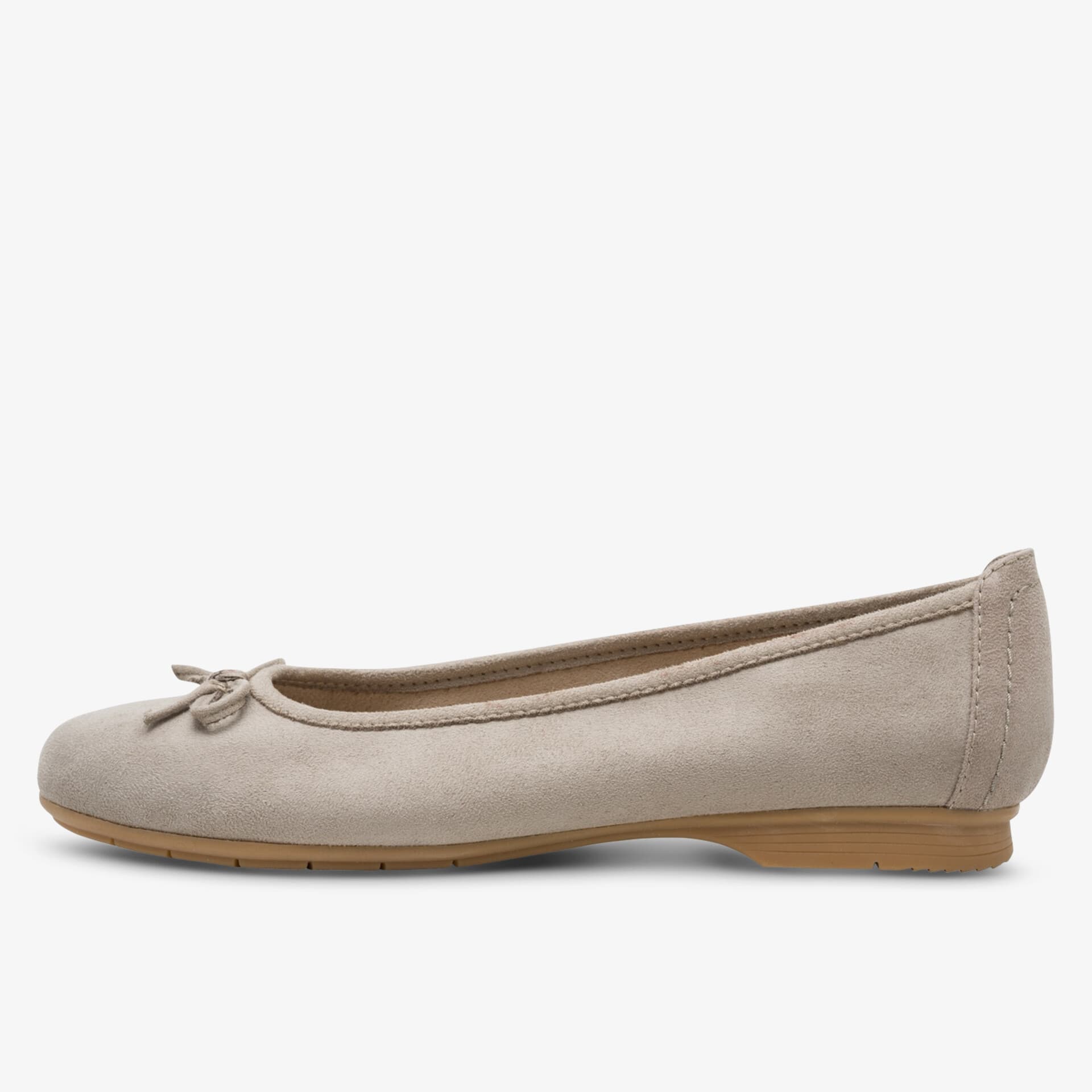 Seitliche Ansicht eines schlichten, bequemen Ballerinas mit flacher Sohle und weichem Material